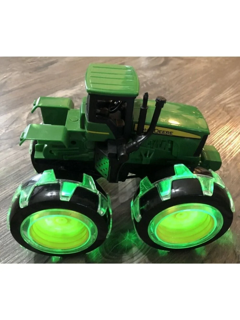 John Deere Monster Treads Lightning Wheels Tractor Light Up Farm Vehicle Tomy